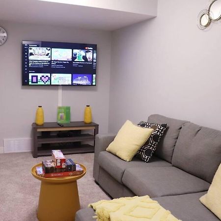 Deluxe 2 Bedroom Suite With*Netflix/Cable/Prime Edmonton Dış mekan fotoğraf