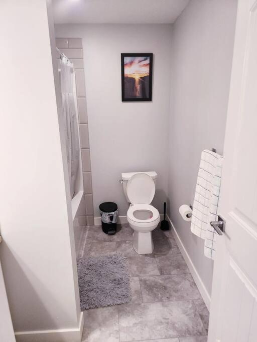 Deluxe 2 Bedroom Suite With*Netflix/Cable/Prime Edmonton Dış mekan fotoğraf