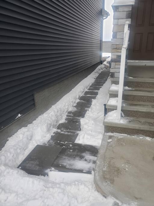 Deluxe 2 Bedroom Suite With*Netflix/Cable/Prime Edmonton Dış mekan fotoğraf